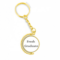 Svježi diplomirajte na sveučilišnom metalnom priključkom za ključeve prstenaste prstena