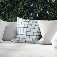 Shibori provjerava plavi jastuk na otvorenom od strane Kavka dizajna