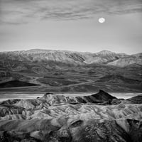 -California-smrt dolina Nacionalni park Moon postavke u zoru nad Zabriskie Point Poster Print - Ann