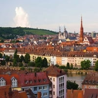Visoko ugao pogled na zgrade uz rijeku, glavnu rijeku, Wurzburg, Donja Frankonija, Bavarska, Njemačka