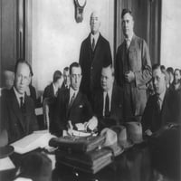 Galerija Poster, masna arbuka i njegovi odbrambeni advokati na prvom suđenju novembru 1921. godine