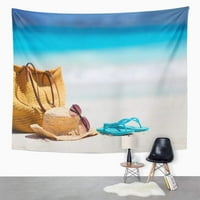 Plave ljetne glafičke šešice za sunčanje i flip flops na tropskom plažu Odmor za odmor Zidna umjetnost