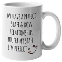 Savršeno osoblje i šef odnos smiješna kafa i čaj šolja i čaša