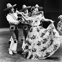 Meksički narodni ples, C1965. Nmercedes Losza u sceni iz folk baleta, 'Chiapas,' balet Folklorico de