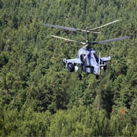 Kaligator napada helikopter ruske zračne snage koji leti preko krošnje u Rusiji. Poster Print Artem